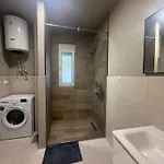 Iria 1 & 2 Apartamento Golem (Tirana)