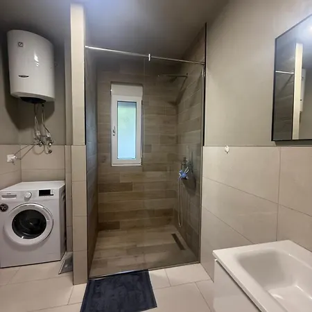 Iria 1 & 2 Lägenhet Golem (Tirana)