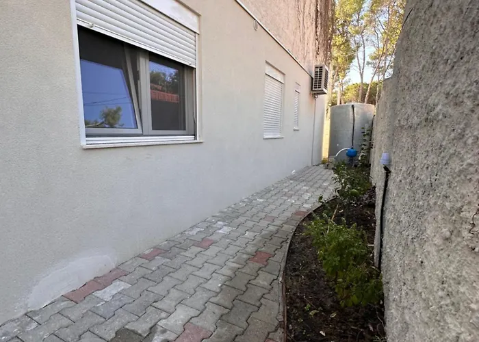 Iria 1 & 2 Apartman *