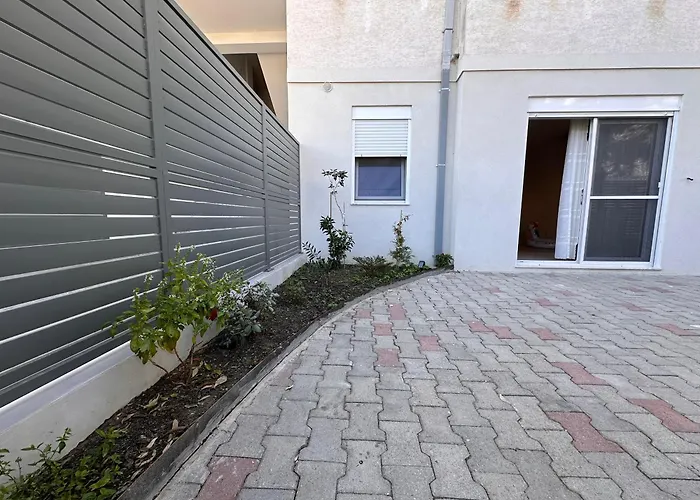 Διαμέρισμα Iria 1 & 2 *