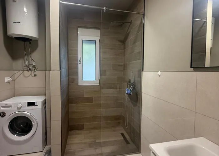 Iria 1 & 2 Διαμέρισμα Golem (Tirana)