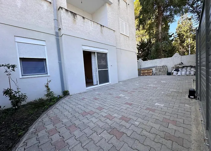 Διαμέρισμα Iria 1 & 2 *